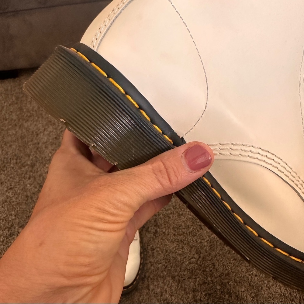 Dr. Martens Leather White Boots Black Laces Woman Sz 8 Yellow Stitching Classic - Picture 15 of 15